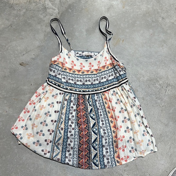 Skies Are Blue Tops - Tan with navy/peach flower design / size S / skies are blue brand